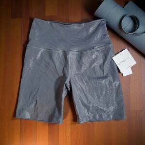 Beyond Yoga NWT Women's Medium Silver Twinkle High Rise Biker Shorts TW5054